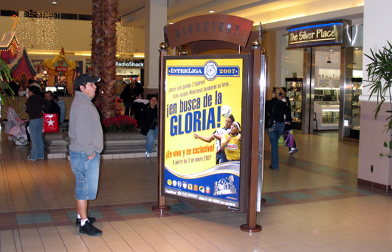 Image of mall advertising used to reach a Hispanic audience